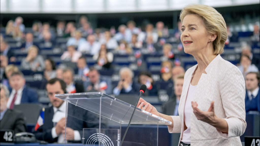 picture of white blond woman speaking in a podium. the woman is EU Commission President Ursula von der Leyen